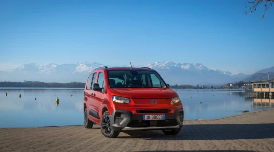 Fiat QUBO L wjeżdża do gry. Powrót diesla i odpowiedź na potrzeby dużych rodzin