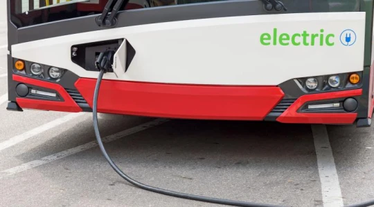 Prąd przegrał z zimą. Rozkład jazdy w Warszawie ratują stare, dobre diesle